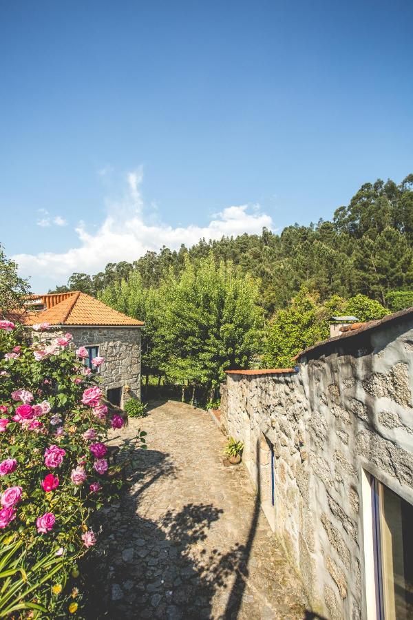 Out Of Town Hostel Castelo de Paiva Exterior photo